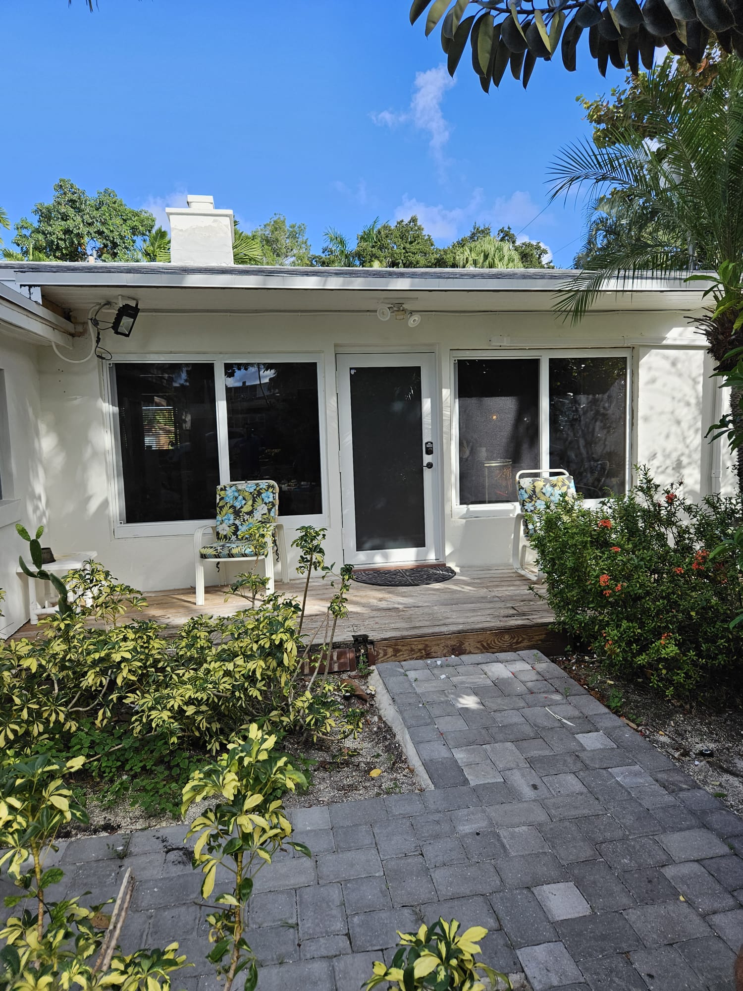 Upgrade of a Home in Victoria Park, before and after Hurricane Window Installation